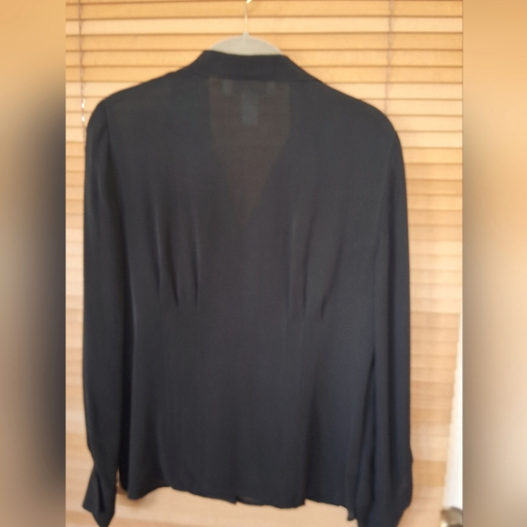 Jones New York Black Silk Button Down Shirt. NWOT. Size 6 - Picture 3 of 6